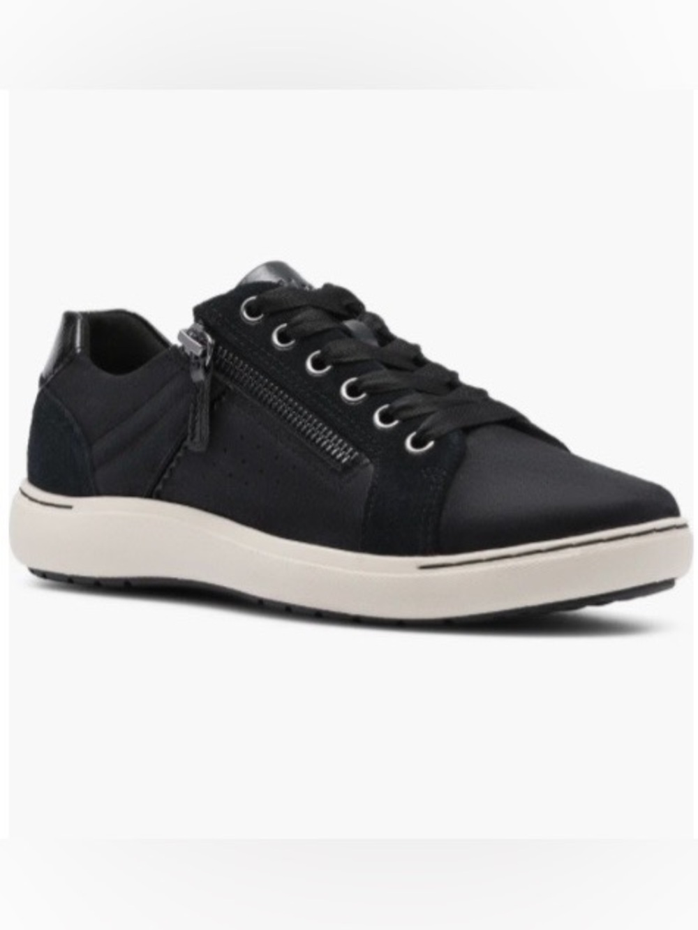 Women’s Clarks Black Low-Top Lace-Up Sneakers with Side Zip Size 9